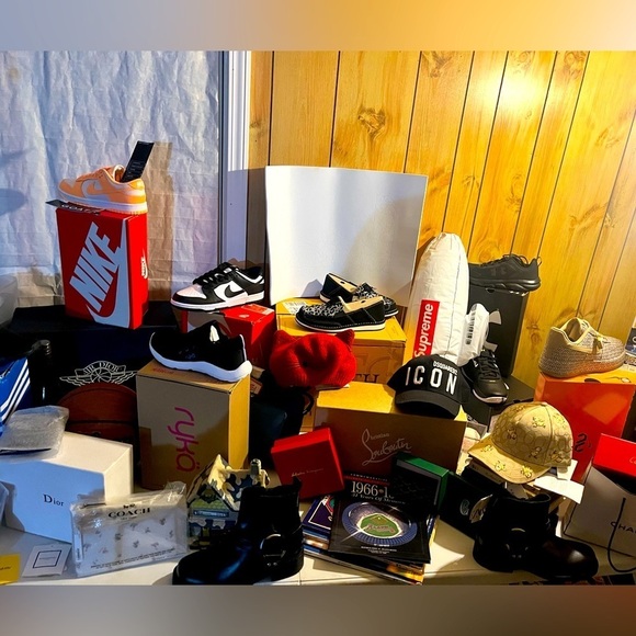 Nike Shoes - Like this listing to be notified of our next shoes, handbags,& accessories show!